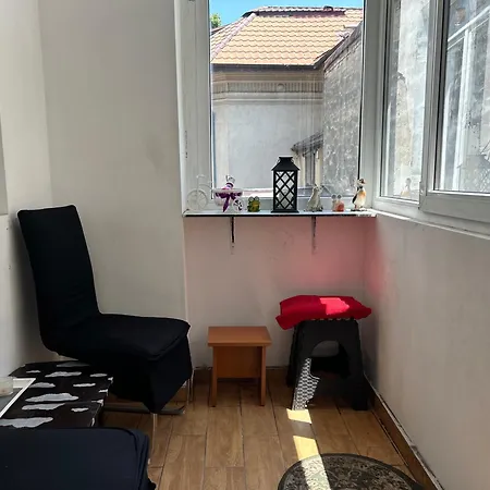 Fully Furnished Spacious 2bedroom *