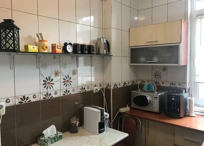 Fully Furnished Spacious 2bedroom * Бухарест