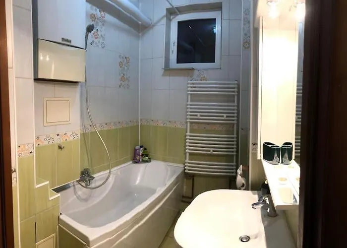 Fully Furnished Spacious 2bedroom Апартаменти Бухарест